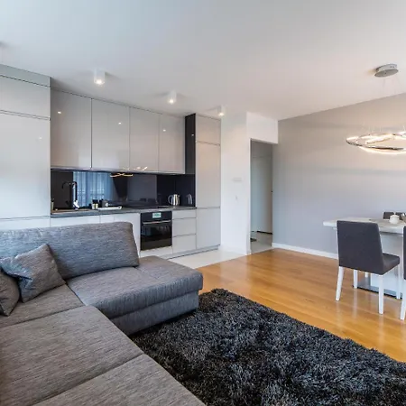 Apartament Z Garazem Baltycka * 코워브제크