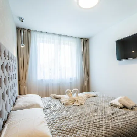 Apartament Z Garazem Baltycka * 코워브제크